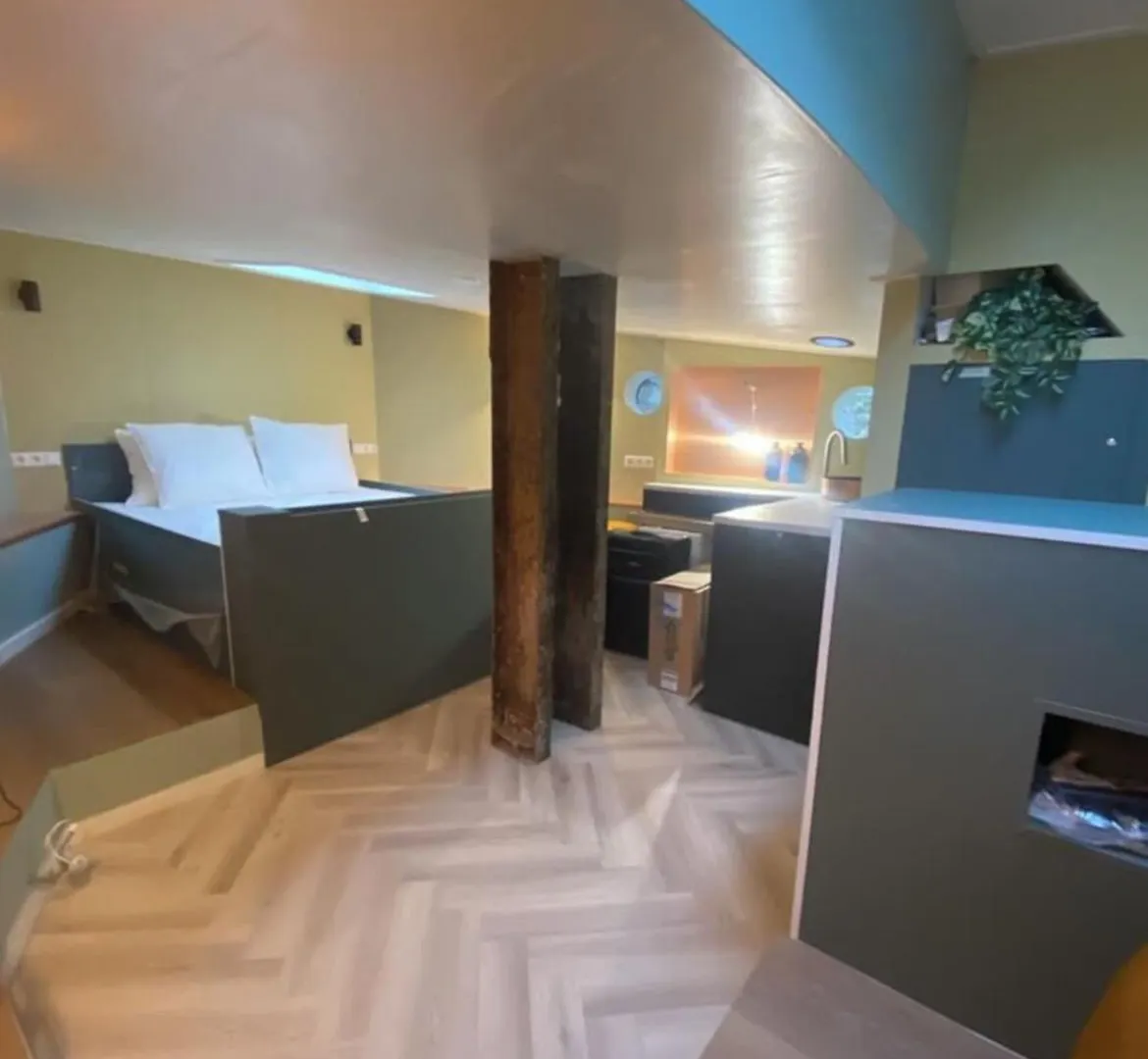 Houseboat Reussi Bed & Breakfast Amsterdam Netherlands