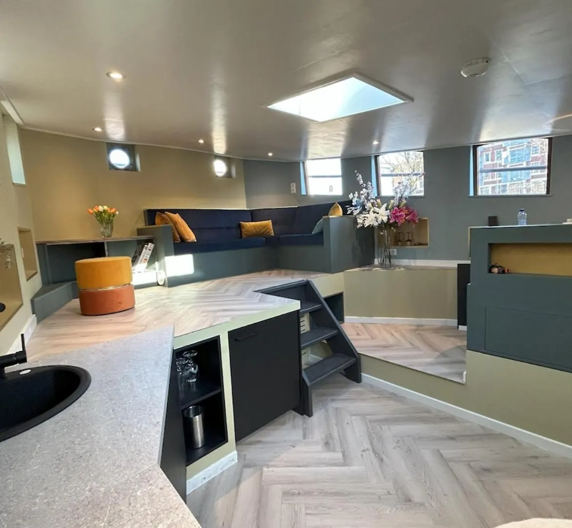 Houseboat Reussi Bed & Breakfast Amsterdam Netherlands